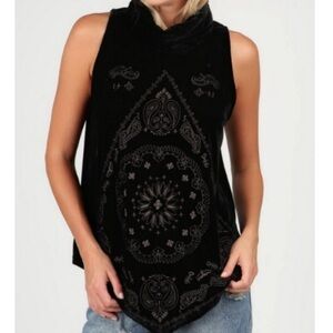 The SLOANE Embroidered Sleeveless Turtleneck—LAST ONE ☝️